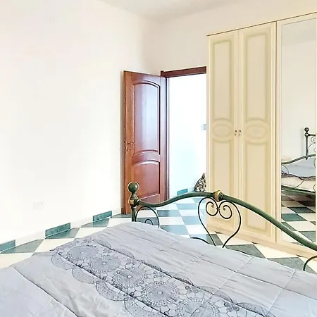 1 Bedroom Cozy In Appartamento Castelsardo